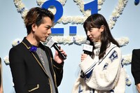 左から登坂広臣、中条あやみ。