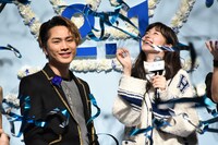 左から登坂広臣、中条あやみ。