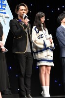 左から登坂広臣、中条あやみ。