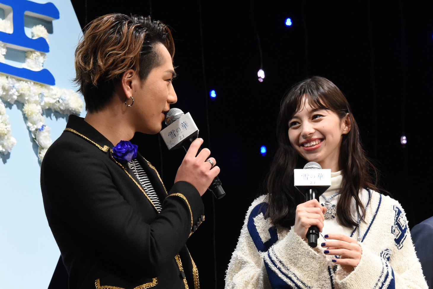 左から登坂広臣、中条あやみ。