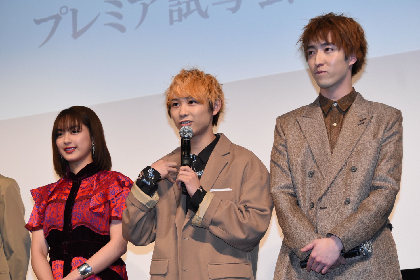 左から平祐奈、須賀健太、櫻井圭佑。