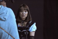 「麻雀放浪記2020」メイキング写真より、ドテ子役のもも。