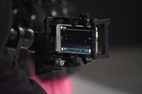 「麻雀放浪記2020」メイキング写真より、iPhoneを使用した撮影の様子。