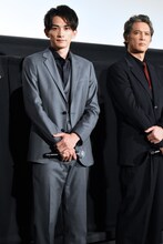 左から町田啓太、加藤雅也。