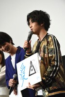 「愛東映」を語る飯島寛騎（右）。