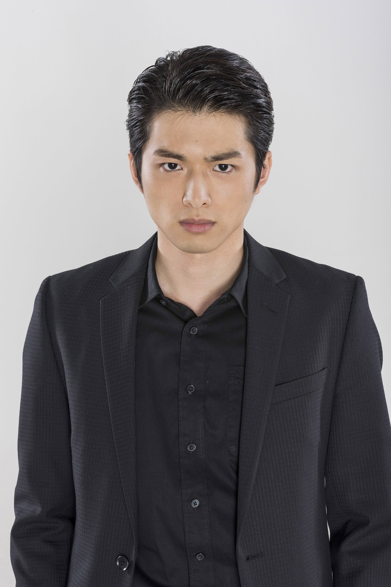 白洲迅演じる山本健太郎。
