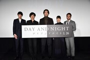 「デイアンドナイト」初日舞台挨拶の様子。左から藤井道人、安藤政信、阿部進之介、清原果耶、山田孝之。