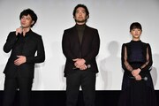 左から安藤政信、阿部進之介、清原果耶。