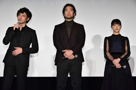 左から安藤政信、阿部進之介、清原果耶。