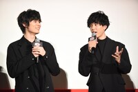 左から萩原利久、坂東龍汰。