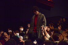 客席通路を通って登壇した武田航平。