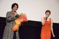 サプライズ登壇を武田航平（左）に勘付かれていた高田夏帆（右）。