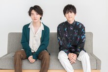 左から神木隆之介、梶裕貴。