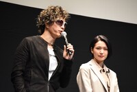 左からGACKT、二階堂ふみ。