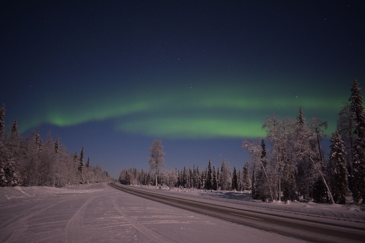 アークティック・フロンティアのツアーで撮影されたオーロラ。