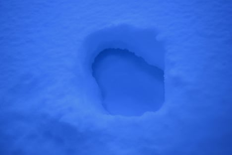 “ラップランドブルー”と呼ばれる、影が青く見える現象。