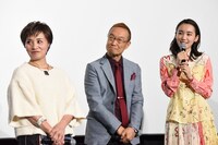 左から伊倉一恵、神谷明、飯豊まりえ。