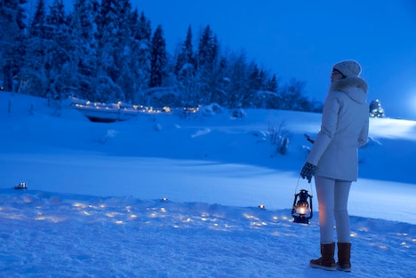 「雪の華」より、レヴィでオーロラを待つ美雪。