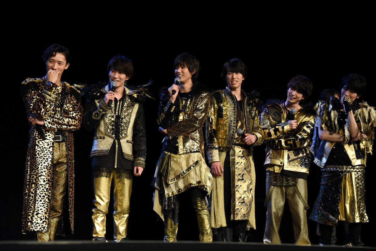 Snow Man。左から岩本照、渡辺翔太、阿部亮平、宮舘涼太、佐久間大介、深澤辰哉。