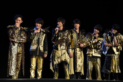 Snow Man。左から岩本照、渡辺翔太、阿部亮平、宮舘涼太、佐久間大介、深澤辰哉。