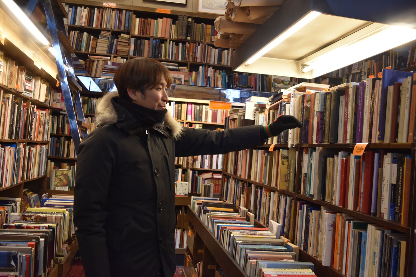 書店ニデ・キルヤカウッパでの橋本光二郎。