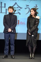 左から高橋一生、川口春奈。