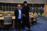 左から白石和彌、斎藤工。