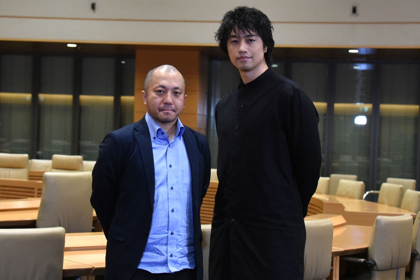 左から白石和彌、斎藤工。
