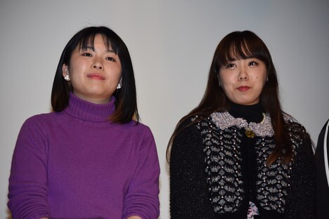 左から竹内里紗、東佳苗。