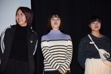左からふくだももこ、安川有果、金子由里奈。
