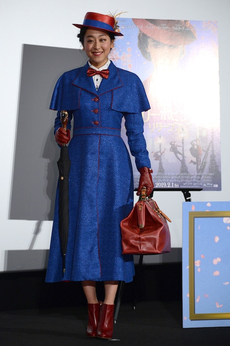 メリー・ポピンズに扮した浅田真央。