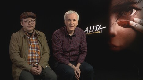 左から木城ゆきと、ジェームズ・キャメロン。