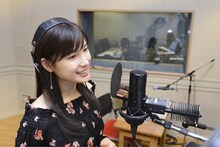 土屋太鳳のレコーディング風景。