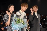 左から中条あやみ、登坂広臣、橋本光二郎。