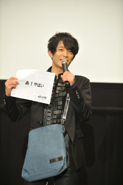 初日を迎えた心境をアドリブワードで表現する津田健次郎。