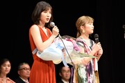 左から松岡茉優、伊藤沙莉。
