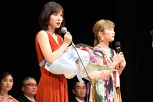 左から松岡茉優、伊藤沙莉。