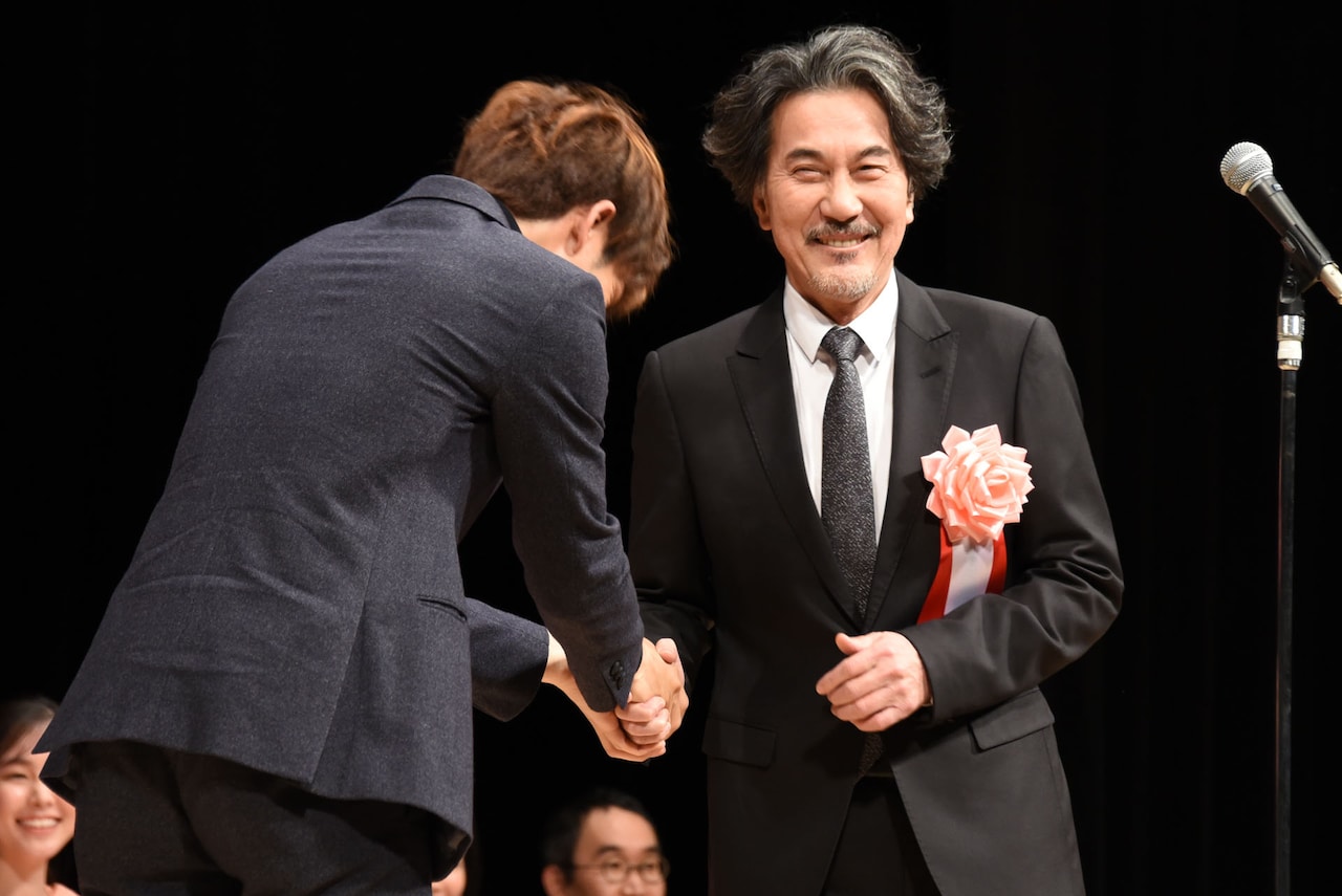 役所広司が「孤狼の血」でヨコハマ映画祭主演賞に、松坂桃李へ「続編もがんばって」