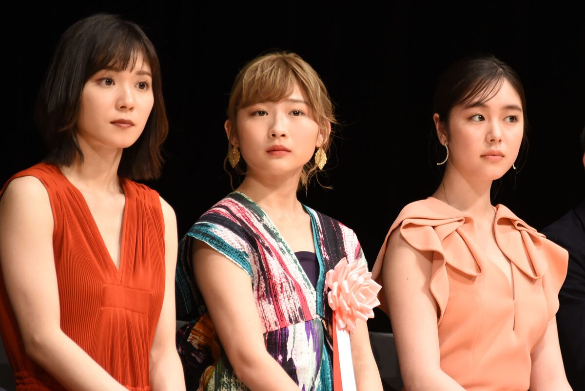 アイコラ 唐田えりか 伊藤沙莉（中央）と唐田えりか（右）。 - 役所広司が「孤狼の血」でヨコハマ映画祭主演賞に、松坂桃李へ「続編もがんばって」 [画像ギャラリー 3/17]  - 映画ナタリー