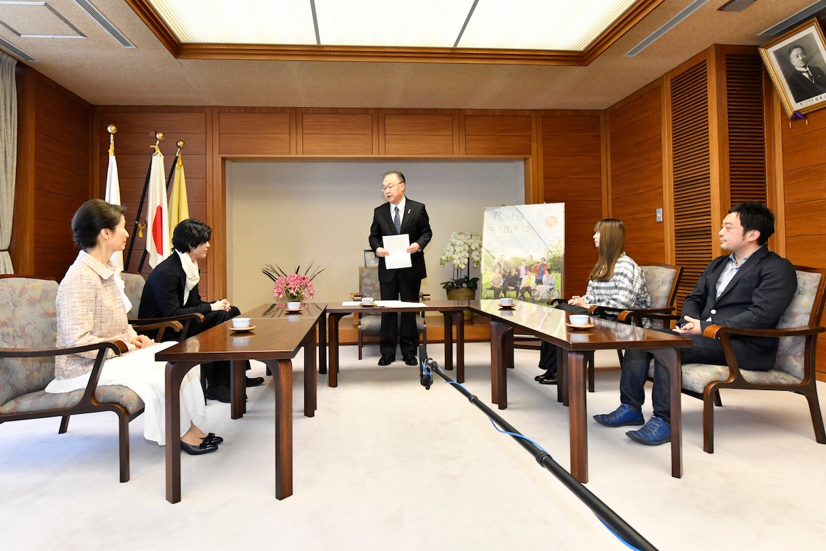川口市役所表敬訪問の様子。