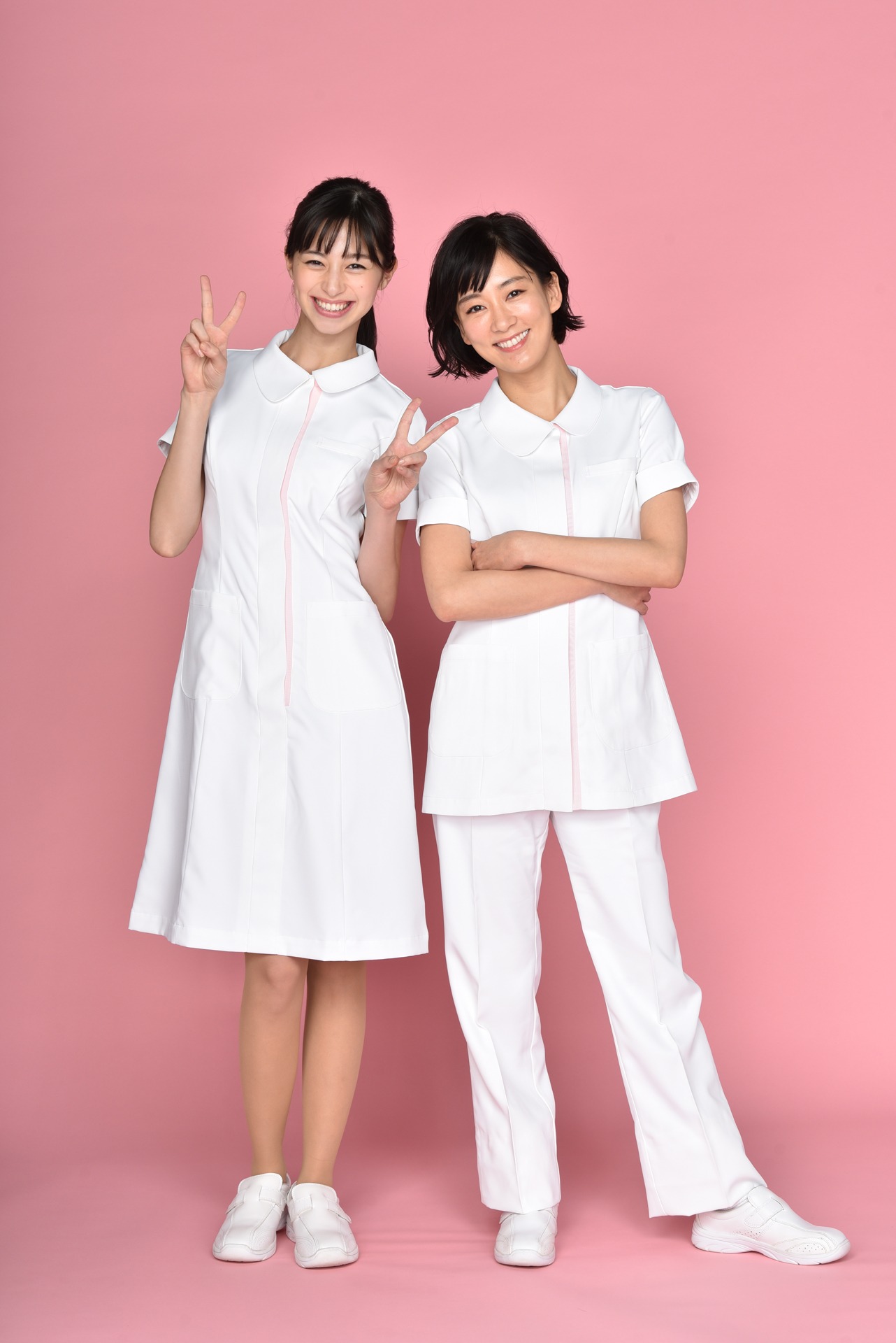 左から立花はるか役の中条あやみ、三原夏美役の水川あさみ。