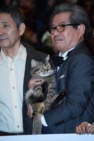 立川志の輔に抱かれたベーコン。