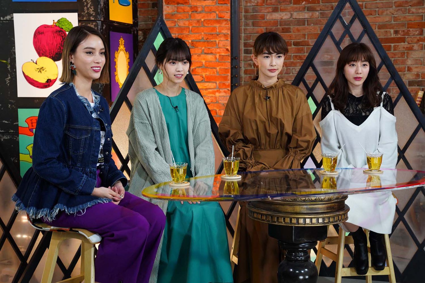 「グータンヌーボ2」より、左から滝沢カレン、西野七瀬、長谷川京子、田中みな実。