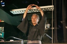 岩城滉一演じる犬金鬼万次郎。