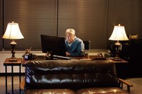 岩城滉一演じる犬金鬼万次郎。