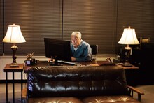 岩城滉一演じる犬金鬼万次郎。