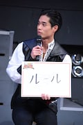 「守りたいものは?」という質問に答える岸田タツヤ。