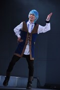 エンディングダンスを踊る綱啓永。