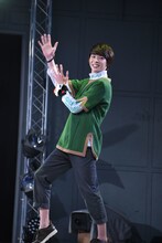 エンディングダンスを踊る小原唯和。