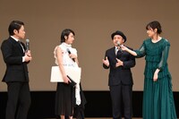 門脇麦（中央左）の魅力を語る白石和彌（中央右）。